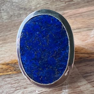Vintage Sterling Silber Lapis Lazuli Statement Ring - Bold Oval Blauer Stein Breites Band Boho Artisan Schmuck Größe 11.5