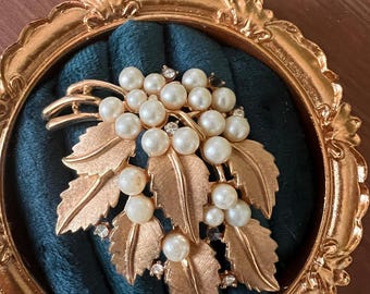 Crown Trifari Large Vintage Hallmarked Gold Tone Brooch Leaf With