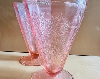 Copas vintage Jeannette de cristal rosa con diseño de la depresión (juego de 2) - Flor de Pascua