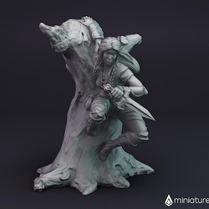 Female Elven Rogue / Ranger / Hunter - miniature for Dungeons & Dragons 5E, tabletop RPG, wargames and board games