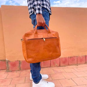 Porte-documents en cuir pleine fleur fait main – Sac messager minimaliste pour ordinateur portable pour homme | Pour ordinateur portable 15 pouces, sac à bandoulière business vintage, cuir marron clair