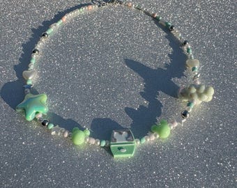 Collar de cuentas inspirado en Skyliner - Color verde menta - Y2K, linda joyería de moda, collar desigual, Walt Disney World