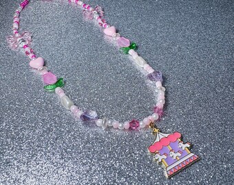 Collar rosa con cuentas del Pony Club - y2k, joyería linda y moderna, ponis, carrusel, chappell roan