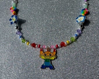 Collar de cuentas y dijes inspirado en Stitch, edición del Mes del Orgullo: lgbtq, queer, lilo y stitch, hawaiano, parque temático, monstruo azul, personaje