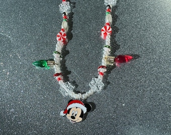 Collar de cuentas inspirado en Mickey Mouse: Navidad, Disney, Papá Noel, linda joyería de moda, collar desigual, idea de regalo para niños