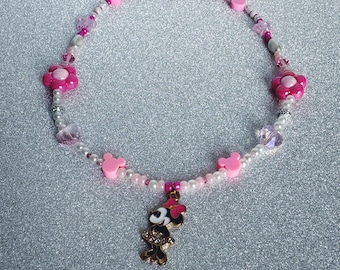 Minnie Mouse-inspirerat pärlhalsband - rosa, blompärlor, Disney, söta trendiga smycken, omaka halsband, barnfödelsedag, WDW-temapark