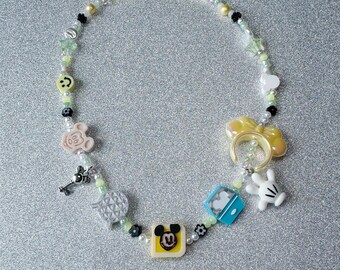 Collar de cuentas inspirado en Mickey Mouse de Walt Disney World - amarillo, orejas de ratón, parque temático, joyería linda y moderna, llavero mágico, poseedor de pase