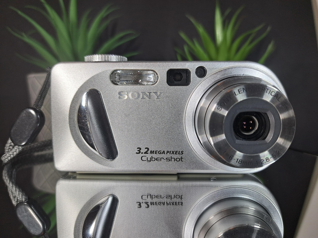 DSC-P8 | デジタルスチルカメラ Cyber-shot サイバーショット