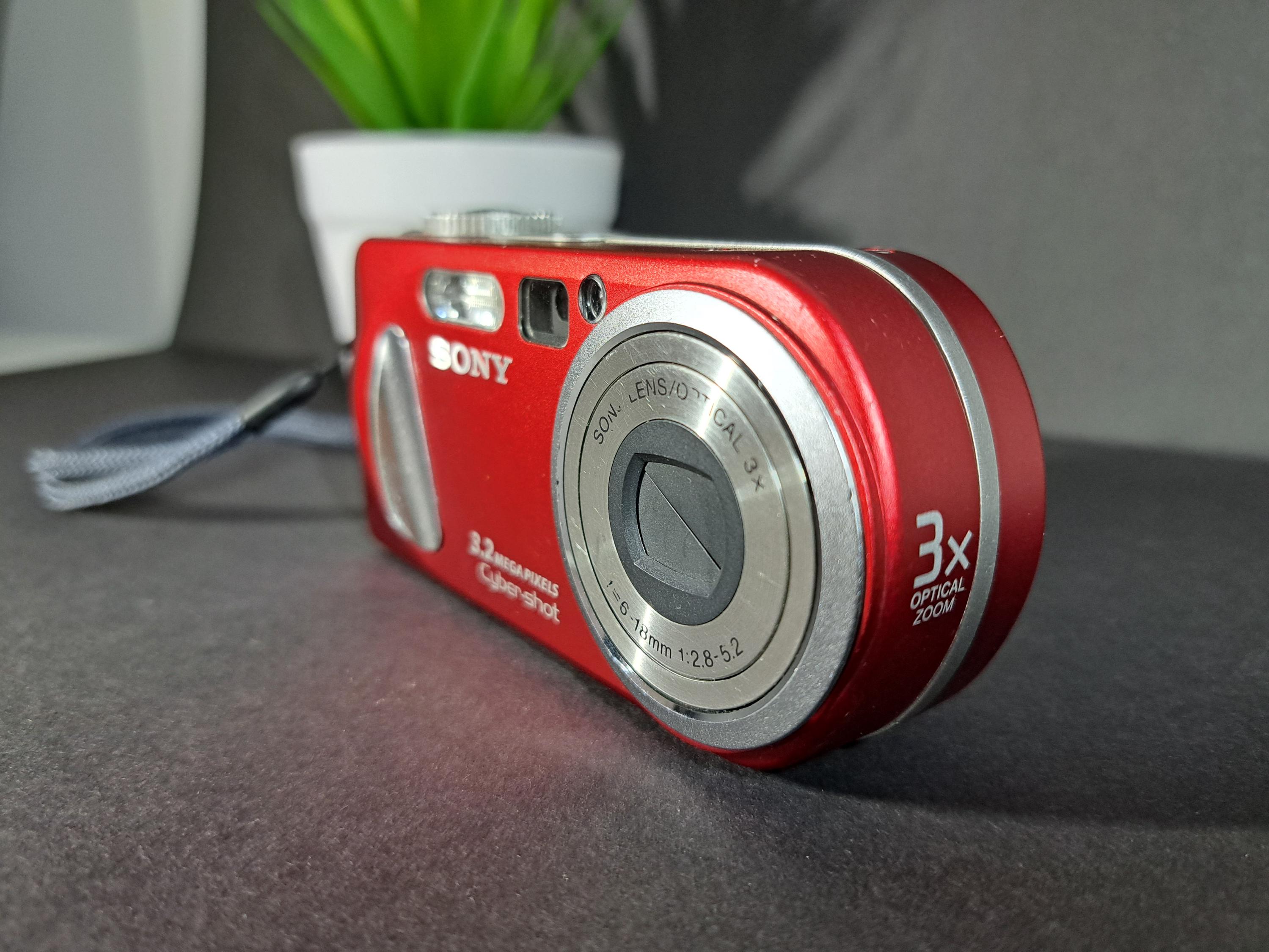 Vintage Sony Cyber-shot DSC-P8 Red Digital Camera: Retro
