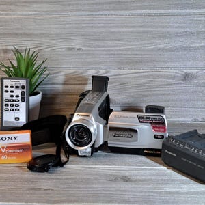 Panasonic NV-DS29 MiniDV Camcorder 10x Optical Zoom 2.5&quot; LCD Tested Working Rare Vintage Video Recorder