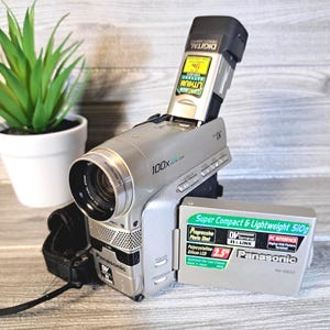 Rare Panasonic NV-DS33 MiniDV Camcorder 10x Optical Zoom 2.5&quot; Polycrystalline Silicon LCD, Tested and Working Perfect for Video Recording