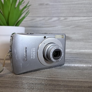 Canon IXUS 65 Vintage Compact Digital Camera 6.0MP 3x Zoom Rare Collectible Point & Shoot