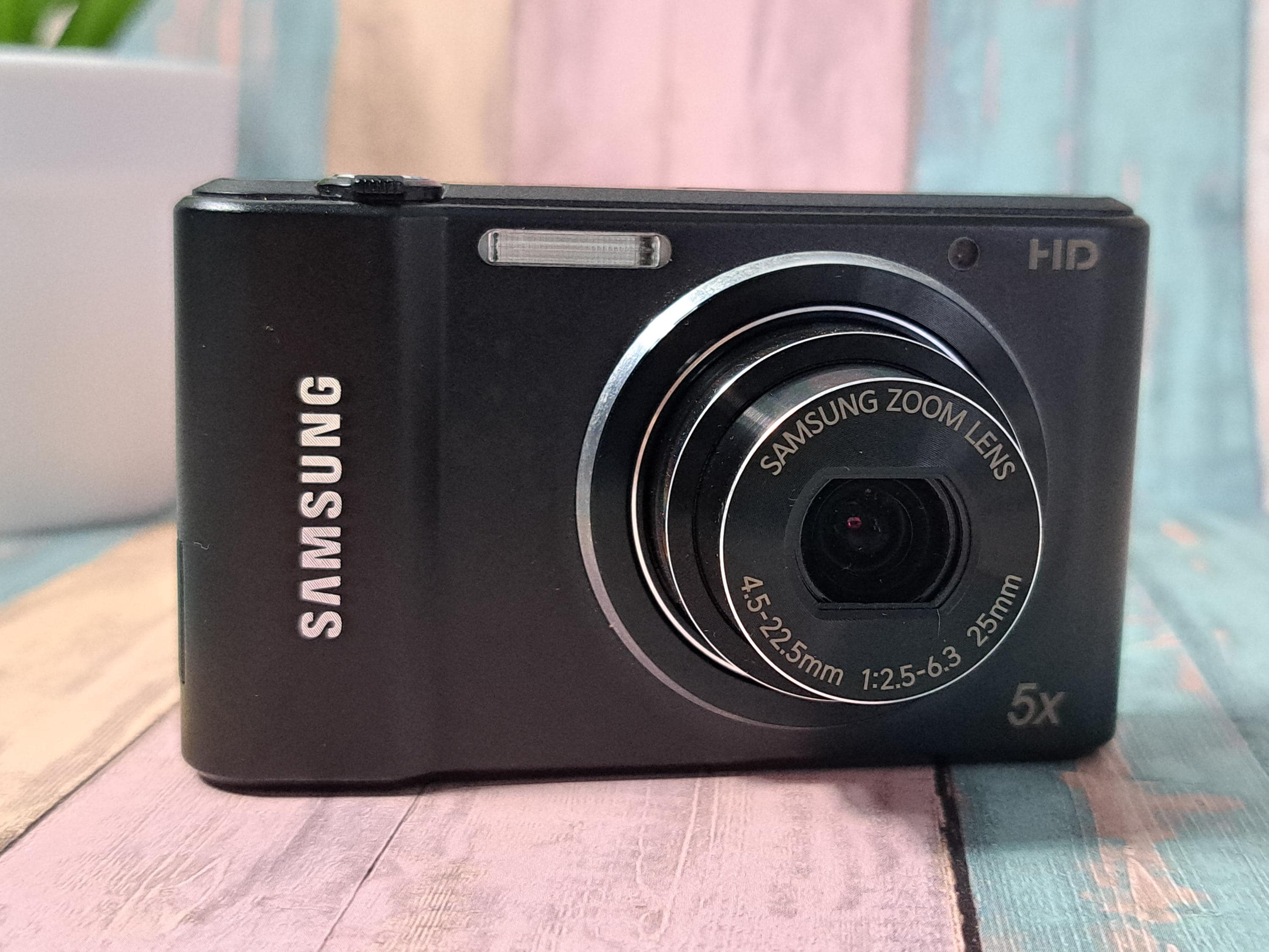 Samsung ST Series ST66 HD Digital Camera Black 4GB Memory Card  Like NEW Condition