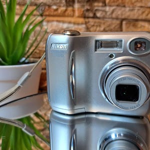 Appareil photo numérique vintage Nikon Coolpix 4100 avec zoom optique 3x - Cadeau photo classique de style rétro pour les collectionneurs et les amateurs d&#39;art