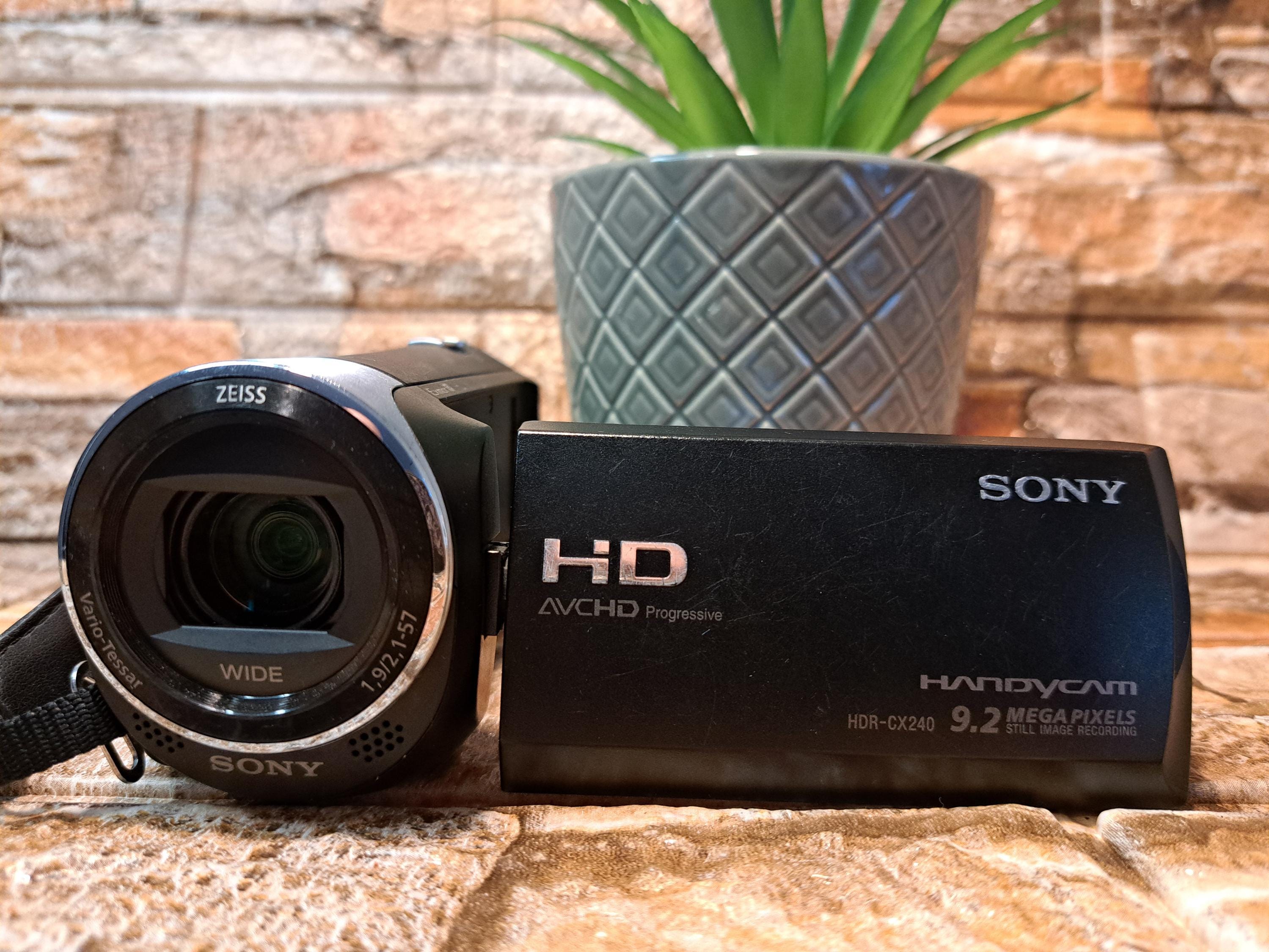 SONY Handycam 240倍デジタルズーム（未開封テープ5本付き） Sony HDR-CX240E Handycam - Full HD Camcorder With 27x