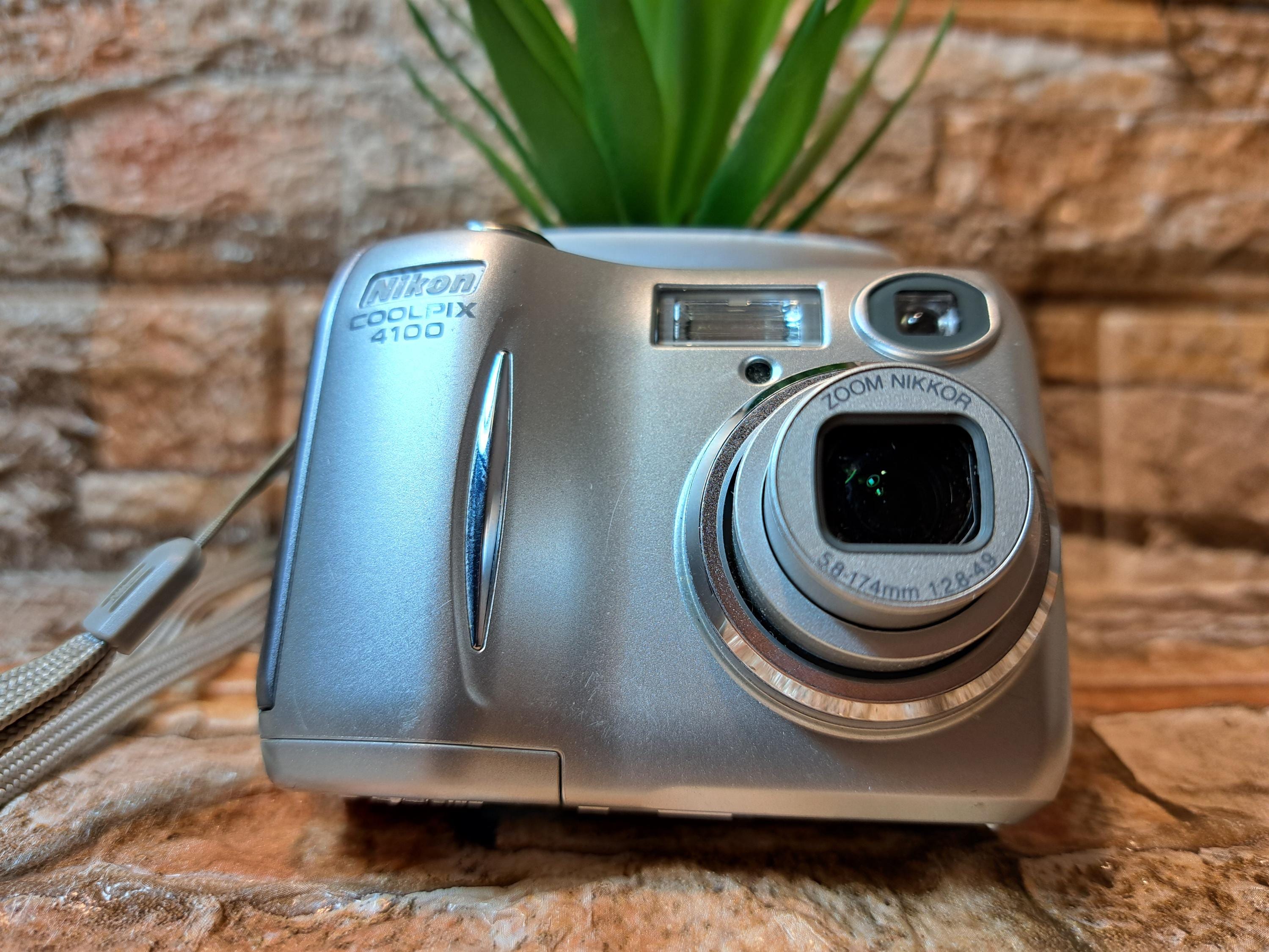 【Nikon】 COOLPIX4100 デジタルカメラ ニコン、400万画素コンパクトデジカメ「COOLPIX4100」