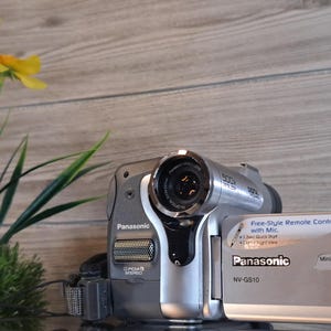 Eigene Videokamera mit 10-fachem optischem Zoom und Super-LCD-Bildschirm