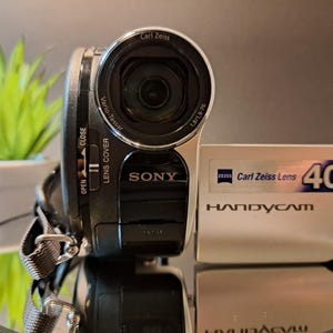 Sony Handycam DCR-DVD106E: Carl Zeiss Lens, 40x Optical Zoom