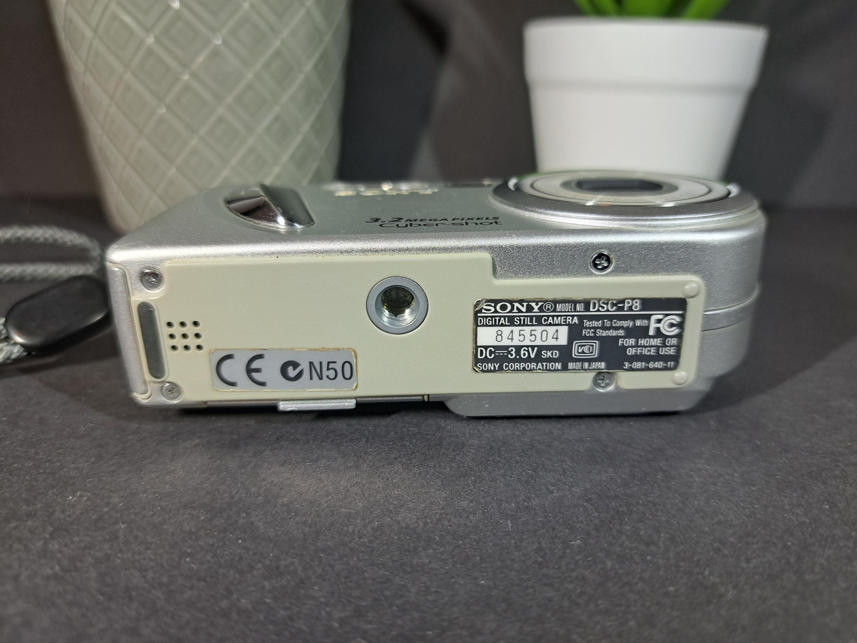 DSC-P8 | デジタルスチルカメラ Cyber-shot サイバーショット
