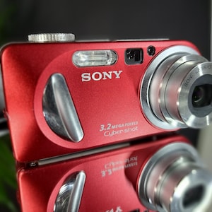 Rare Vintage Sony Cyber-shot DSC-P8 Red Digital Camera - Retro 3.2 MP Photography Gear for Collectors & Enthusiasts