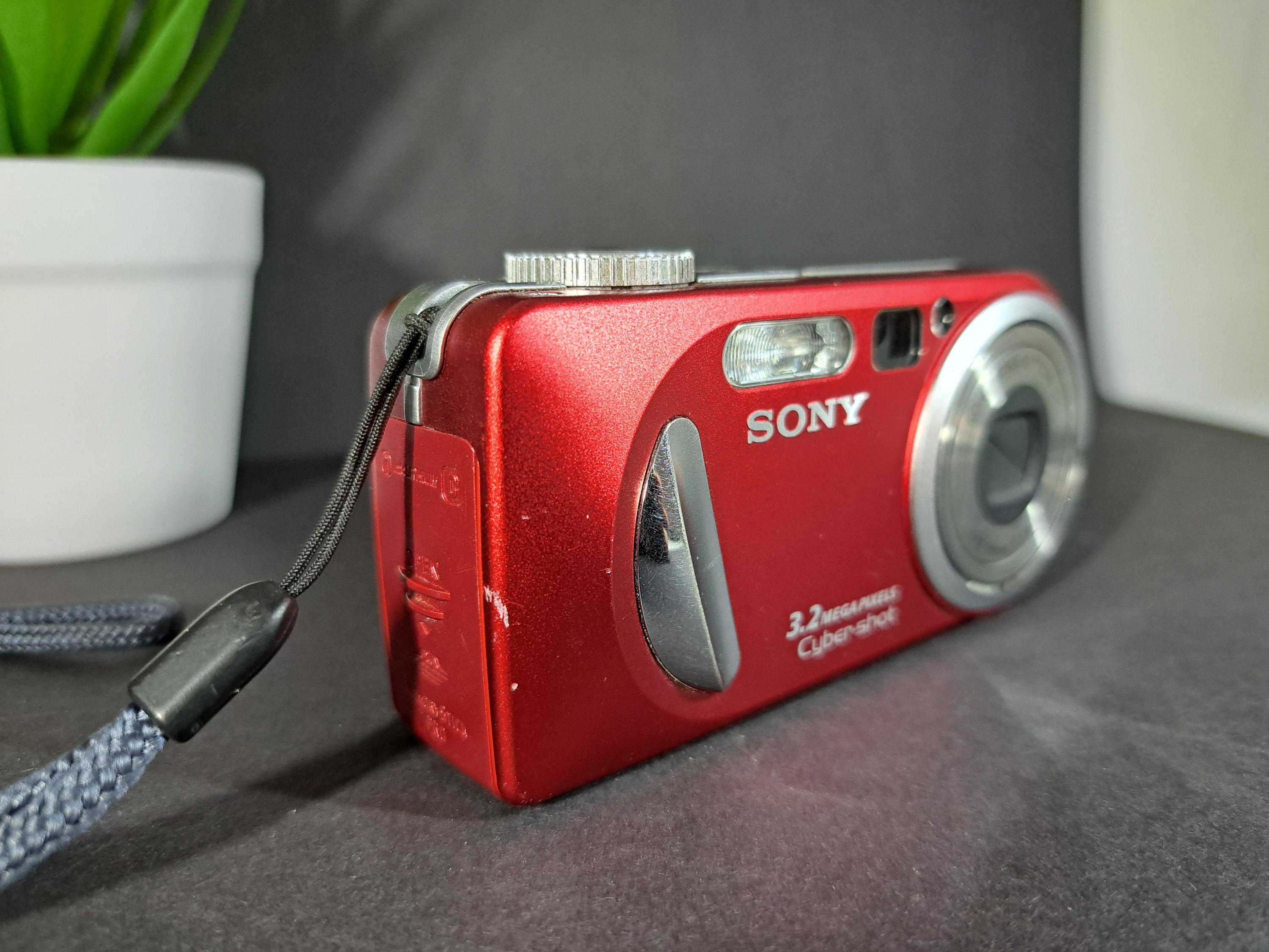 Vintage Sony Cyber-shot DSC-P8 Red Digital Camera: Retro