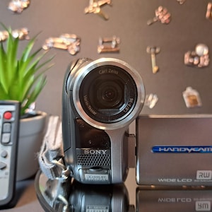 Sony DCR-DVD703E Handycam: Carl Zeiss Lens, DVD Video Recorder