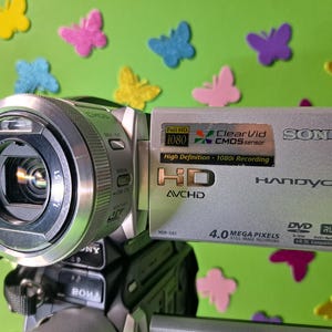 Sony HDR-UX1 Handycam: Carl Zeiss 10x Optical Zoom, Dolby 5.1