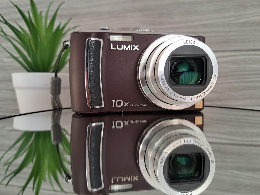 Panasonic Lumix DMC-TZ5: Leica Zoom, 9.1MP, HD Video, Made in