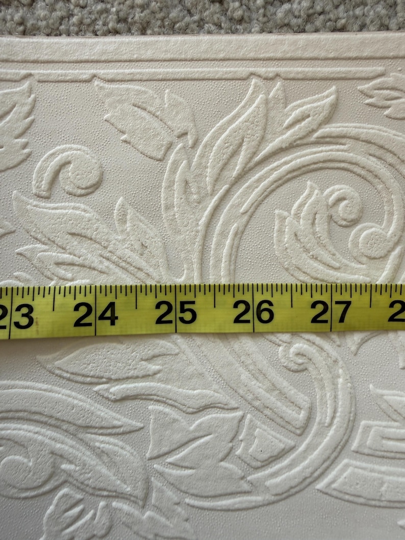 Faixa de papel de parede branca com textura marcante - Repetição de 1 ...