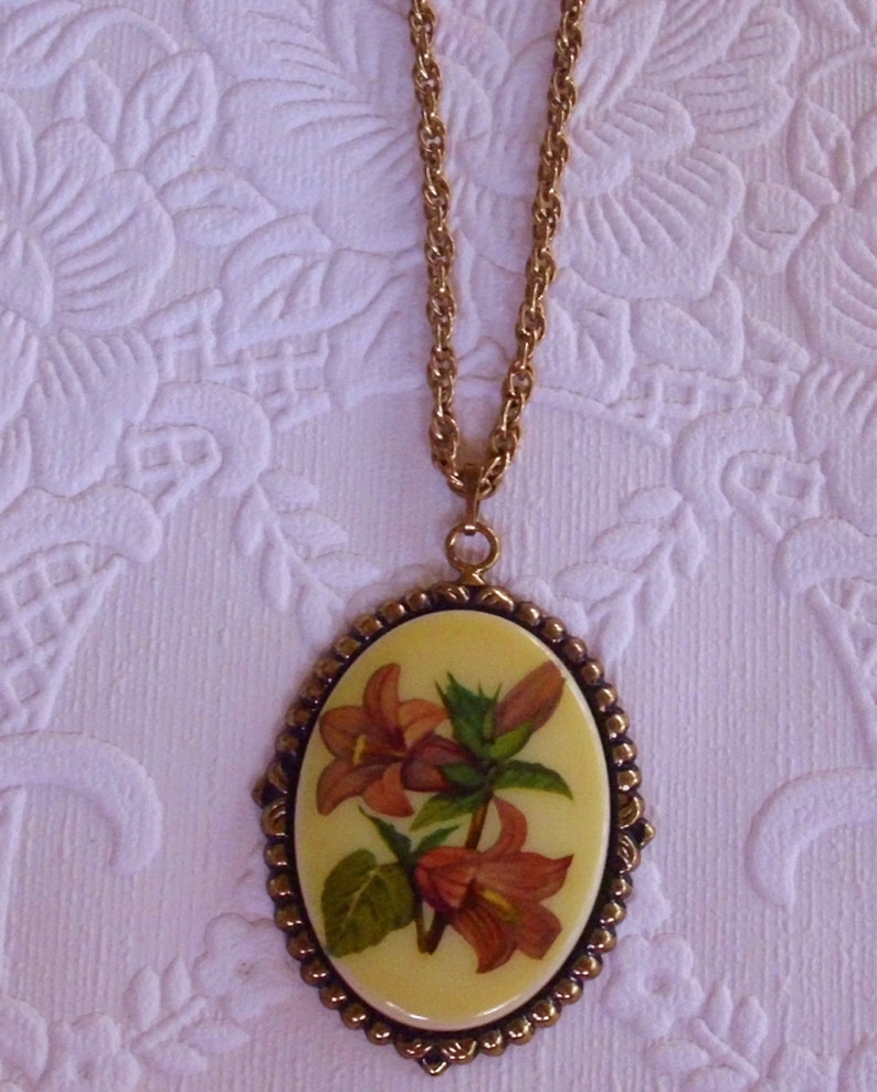 Vintage Floral Pendant Necklace