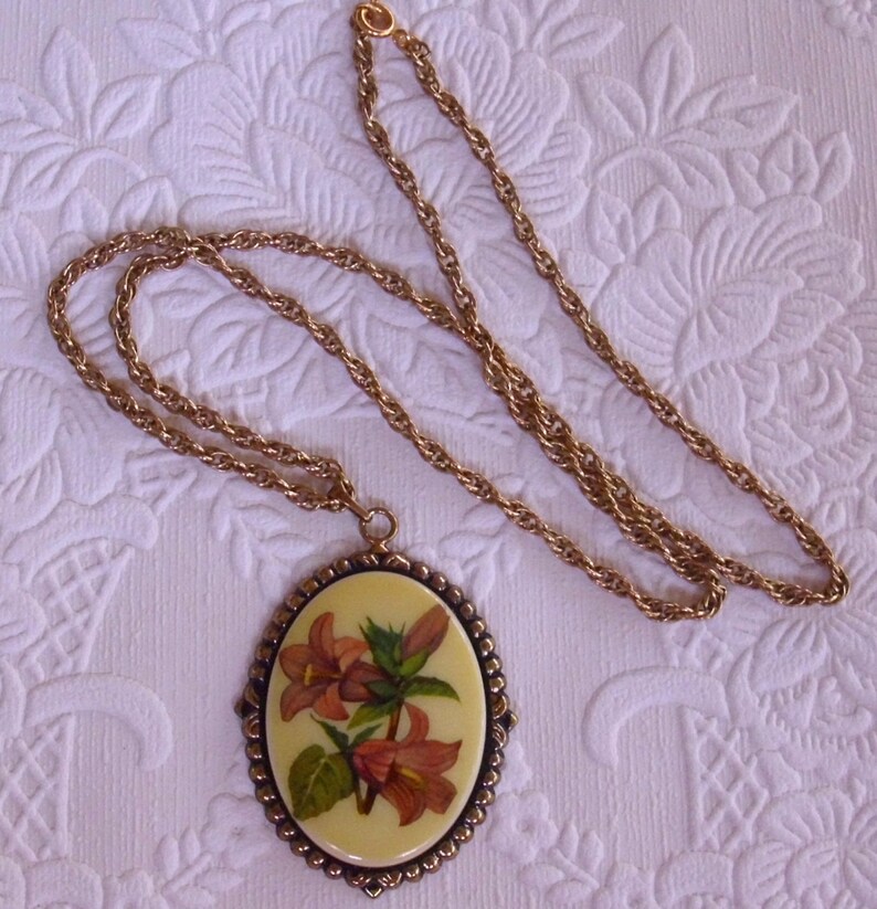 Vintage Floral Pendant Necklace