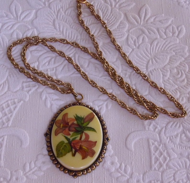 Vintage Floral Pendant Necklace