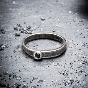 1AM ring with black spinel