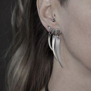 CREEPERS single piercing crawling earrings image 3