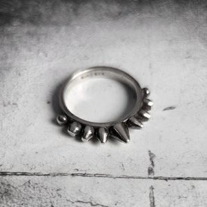 sale- PEAKING- stackable spike ring size 8.25