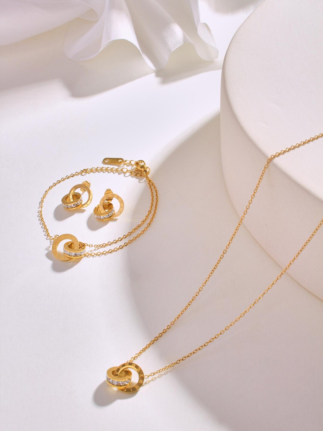 18K Gold-plated Interlocking Rings Jewelry Set: Necklace, Bracelet ...