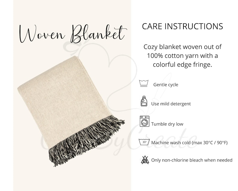 Puede incluir: Una manta tejida de color crema con flecos oscuros. El texto "Woven Blanket" se muestra en una escritura elegante. Instrucciones de cuidado: ciclo suave, detergente suave, secar en secadora a baja temperatura y lavar en fr&iacute;o (m&aacute;x. 30&deg;C).