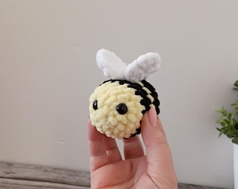 Gehaakte bijenknuffel: handgemaakte chenille-amigurumisleutelhanger