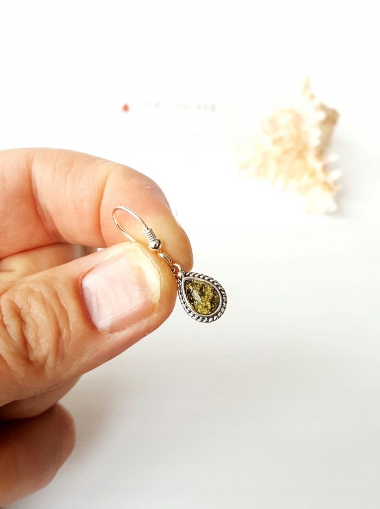 Orecchino pendente con Ambra verde ovale in argento 925