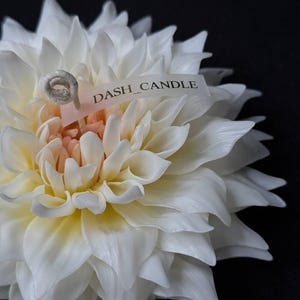 Dahlia flower candle, Gift, Beeswax Candle, Wedding gift, Unique candle, Special gift, Wedding Decor, Birthday gift, Gift for mother