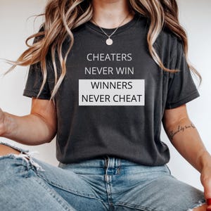 Fuskare vinner aldrig, vinnare fuskar aldrig, t-shirt, tävlingströja, fotbollsturneringströja, matchande t-shirt för par