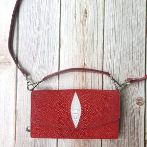 Cartera de hombro para mujer de piel auténtica de raya roja con una perla nueva