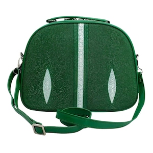 Mochila de piel de raya auténtica para mujeres aventureras a las que les gusta ir elegantes y llevar muchas cosas. Ancho del bolso: 11,5 pulgadas.