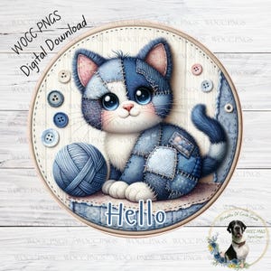 パッチワークキティのハローPNG | 青いキルトの猫のデザイン | 丸いリースの看板 | デジタルダウンロード