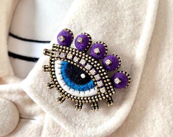 Felt and zipper eye brooch