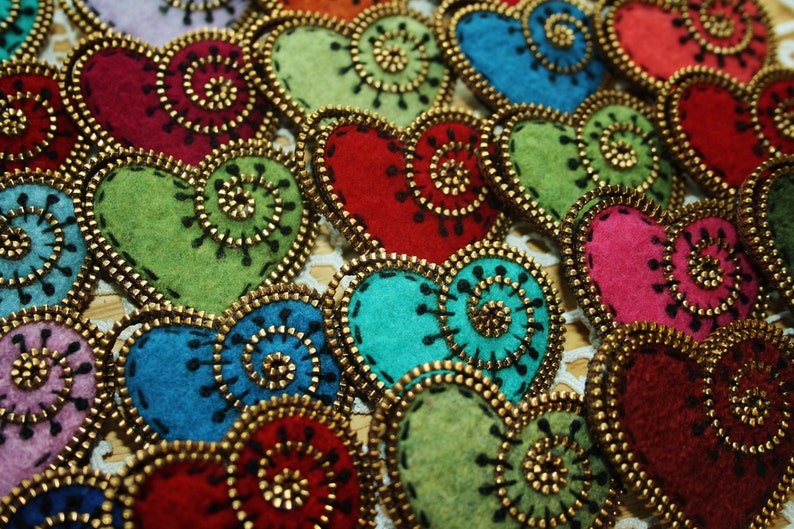 Tutorial for making a felt and zipper heart brooch PDF Etsy