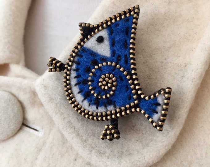 The Boisterous Blue Jay Brooch main image 0