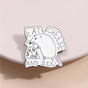 1 piece Whimsical Cartoon Eat Cheese And Sin Rat Enamel Pin Badge, Quirky Brooch Unique Gift for Animal Lovers, Daily Wear, funny pin