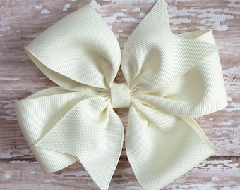 Medium Classic Pinwheel Style Grosgrain Hair Bow in Ivory