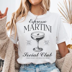 Chemise martini expresso, martini social club, t-shirt club de bar pour filles, chemise cocktail signature esthétique, Tini Time, enterrement de vie de jeune fille